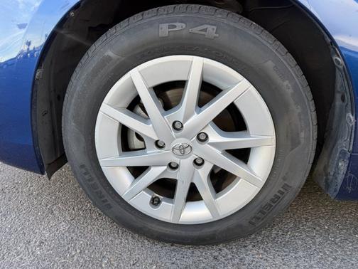 2013 Toyota Prius v Two