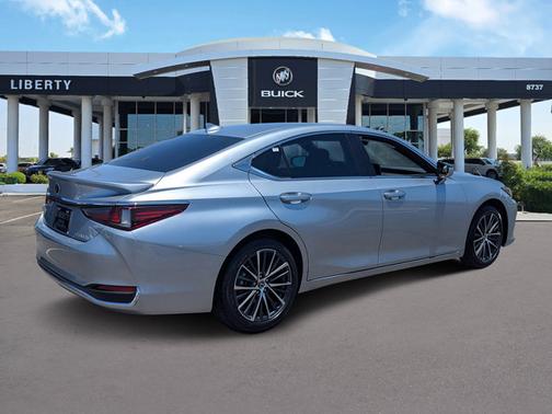 2023 Lexus ES 300h Base