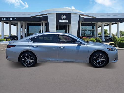 2023 Lexus ES 300h Base