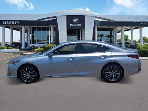 2023 Lexus ES 300h Base