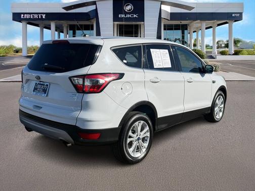 Oxford White 2017 Ford Escape SE