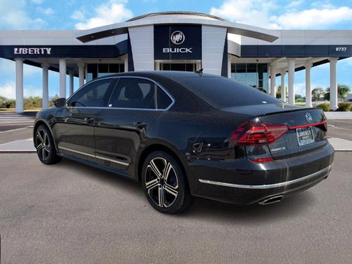 2017 Volkswagen Passat V6 SE w/Technology