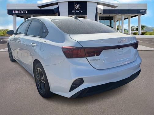 Snow White Pearl 2023 Kia Forte LXS