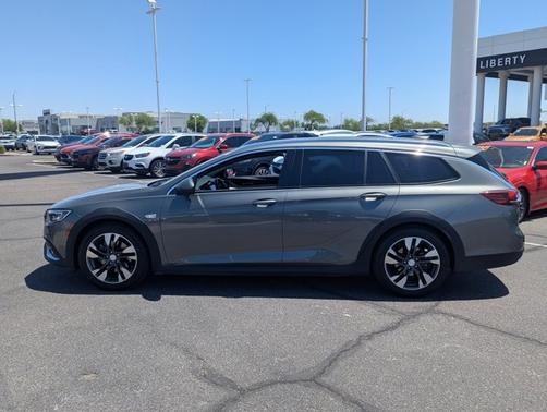2018 Buick Regal TourX Essence