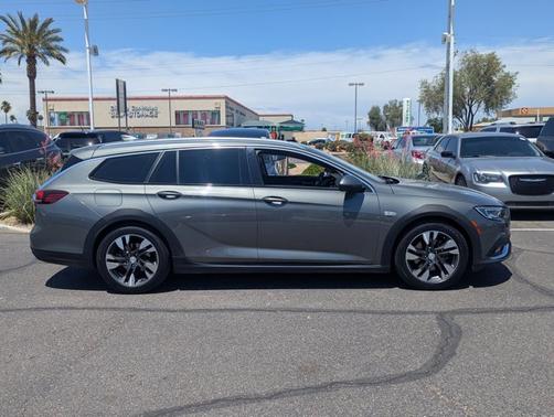 2018 Buick Regal TourX Essence