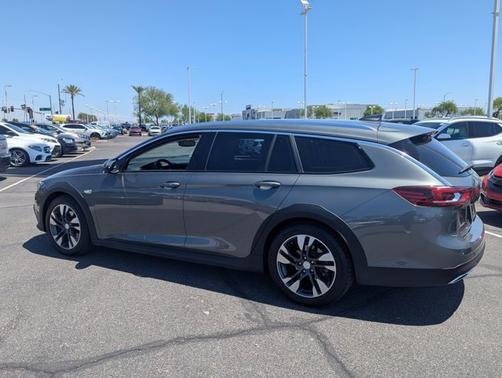 2018 Buick Regal TourX Essence