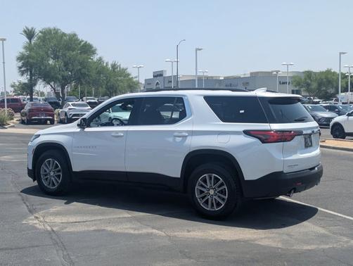 2023 Chevrolet Traverse LT Cloth