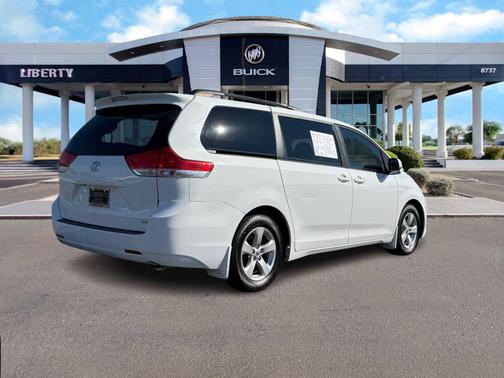 2014 Toyota Sienna LE