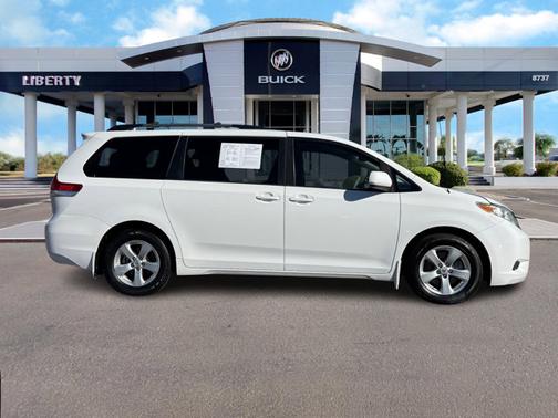 2014 Toyota Sienna LE