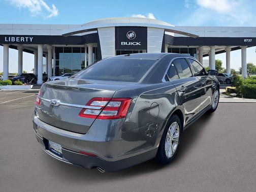 2016 Ford Taurus SE