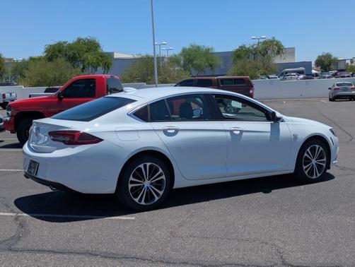 2018 Buick Regal Sportback Essence