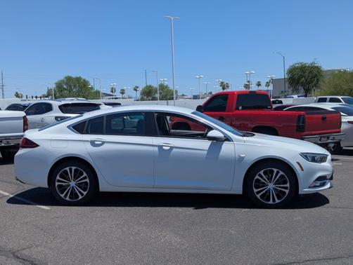 2018 Buick Regal Sportback Essence