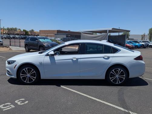 2018 Buick Regal Sportback Essence