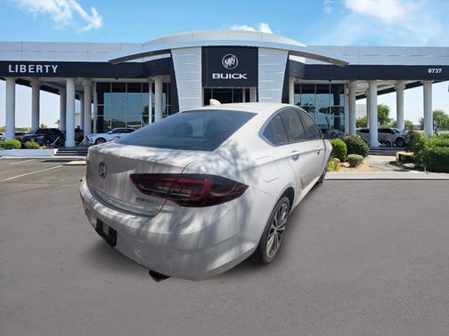 2018 Buick Regal Sportback Essence