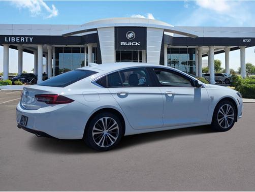 2018 Buick Regal Sportback Essence