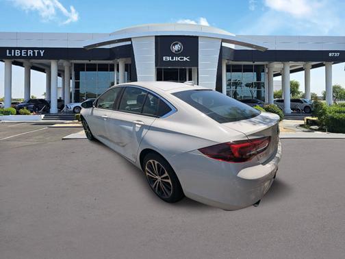 2018 Buick Regal Sportback Essence
