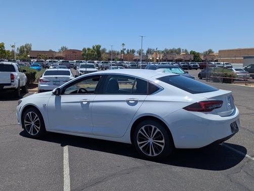 2018 Buick Regal Sportback Essence