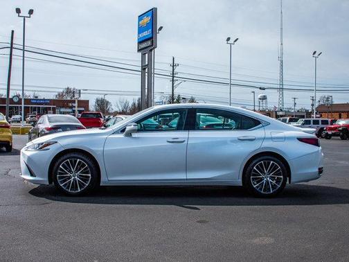 2022 Lexus ES 250 Base