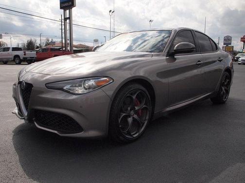 Photo 3 of 27 of 2019 Alfa Romeo Giulia Ti