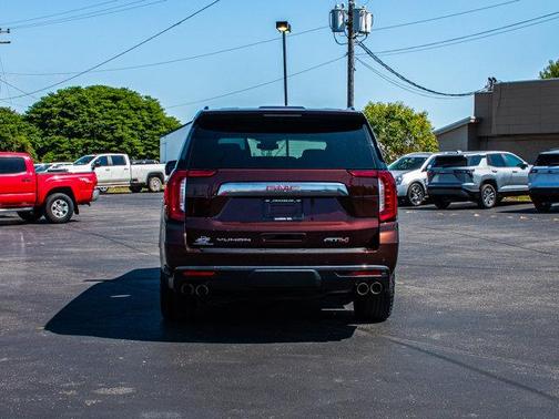 2023 GMC Yukon XL 4WD AT4
