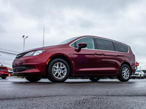 2022 Chrysler Voyager LX