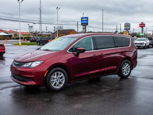 2022 Chrysler Voyager LX