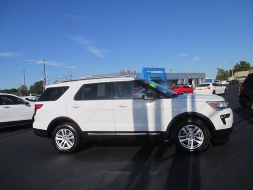 Photo 2 of 32 of 2018 Ford Explorer XLT