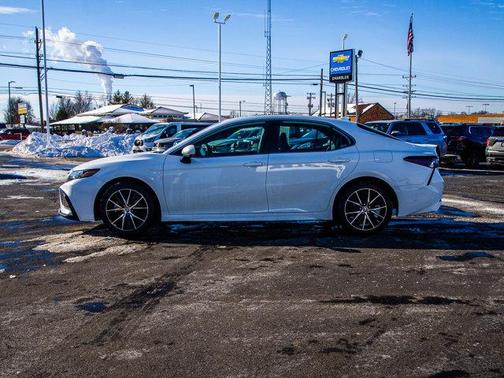 2024 Toyota Camry SE