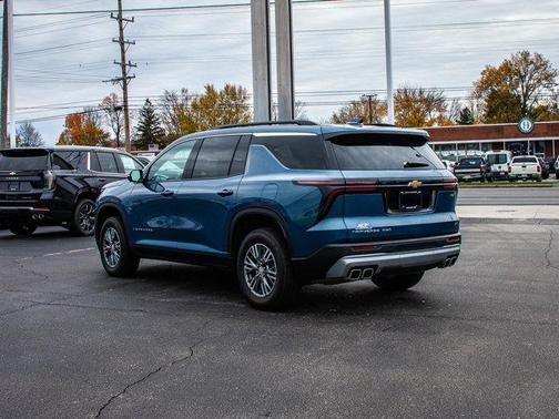 2024 Chevrolet Traverse LT