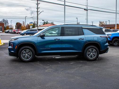 2024 Chevrolet Traverse LT
