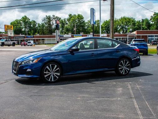 2022 Nissan Altima SR FWD