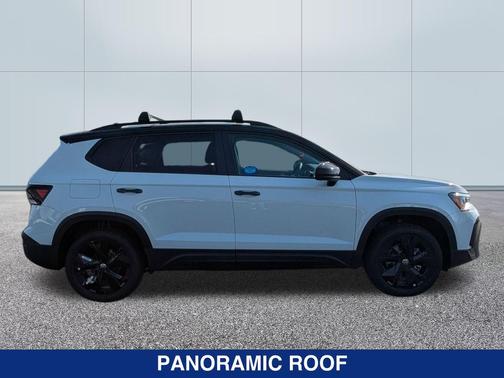2025 Volkswagen Taos SE Black