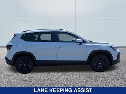 Pure White 2026 Volkswagen Taos SE