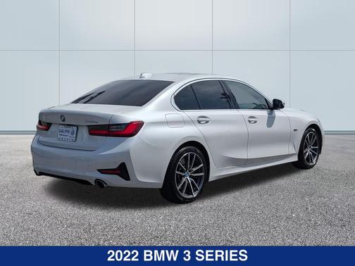 WHITE 2022 BMW 330e 330e