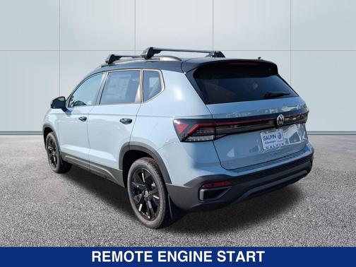 2025 Volkswagen Taos SE Black