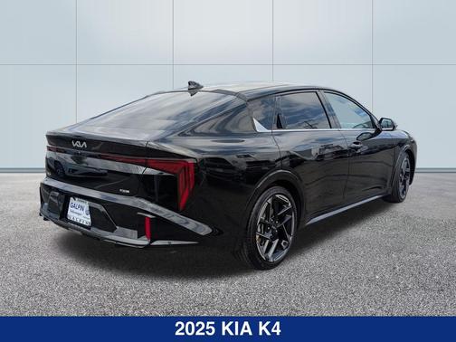 Aurora Black Pearl 2025 Kia K4 GT-Line
