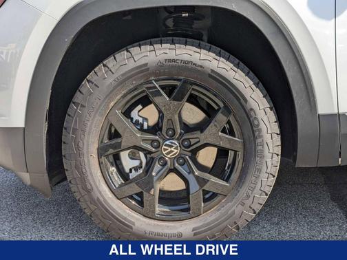 Opal White Pearl 2024 Volkswagen Atlas 2.0T SEL