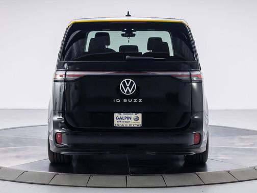 Metro Silver Metallic 2025 Volkswagen ID. Buzz Pro S