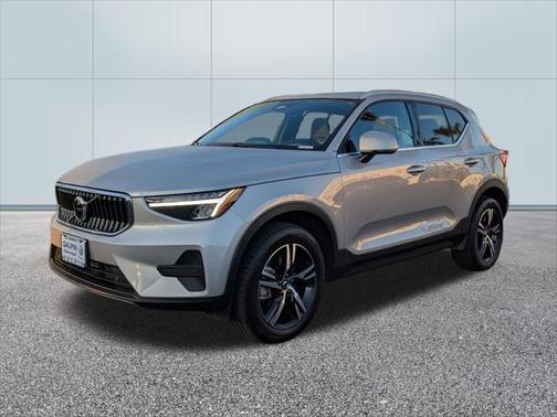 2025 Volvo XC40 B5 Core Bright Theme