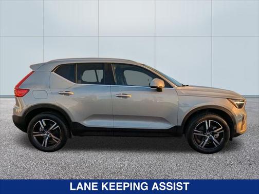 2025 Volvo XC40 B5 Core Bright Theme