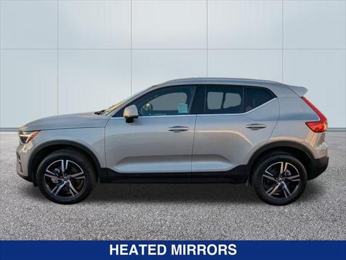 2025 Volvo XC40 B5 Core Bright Theme