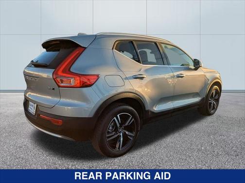 2025 Volvo XC40 B5 Core Bright Theme