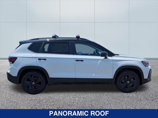 2025 Volkswagen Taos SE Black