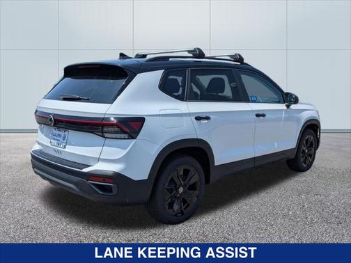 2025 Volkswagen Taos SE Black