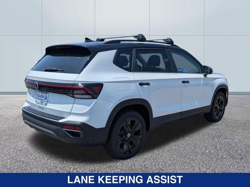 2025 Volkswagen Taos SE Black