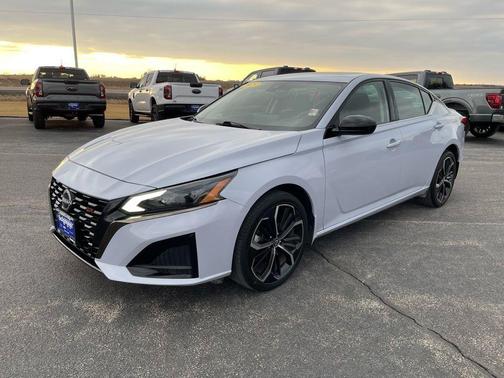 2023 Nissan Altima 2.5 SR