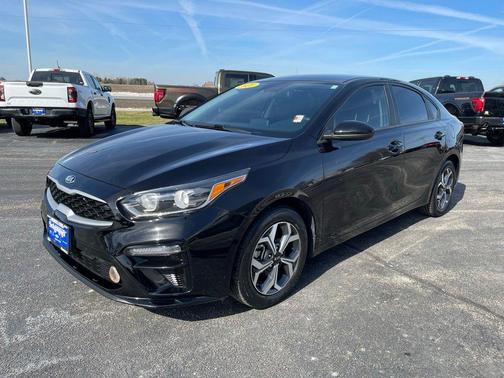 Aurora Black Pearl 2021 Kia Forte LXS