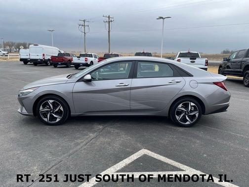 2023 Hyundai ELANTRA SEL