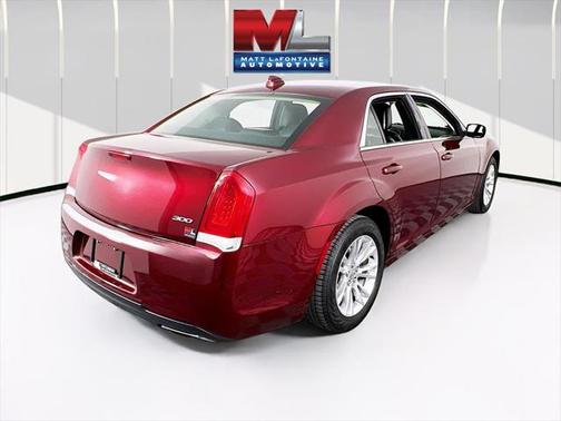 2018 Chrysler 300 Touring