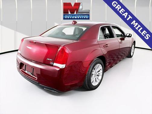 2018 Chrysler 300 Touring